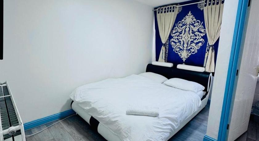 OYO Unique Private Rooms - Bolton Central, Free Parking
