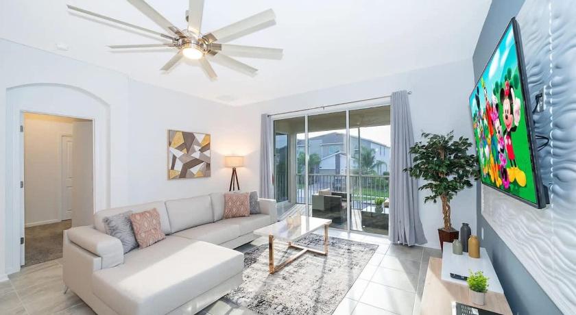 Disney-Themed Townhome in ChampionsGate Resort 15 min from Disney World with 7 Pools, Gym, Golf, Laz