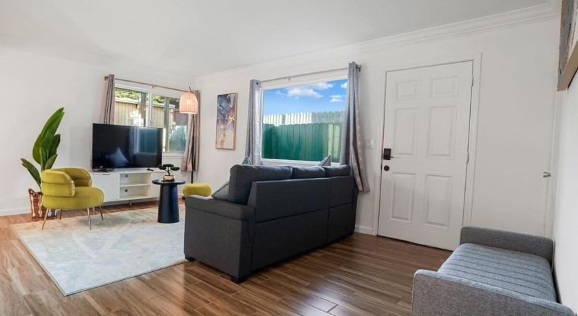 Cozy 2-Bedroom Retreat in Pacifica