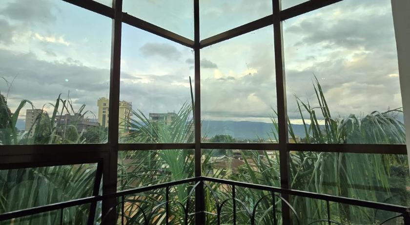 Tulivu Urban - Twiga Hotel