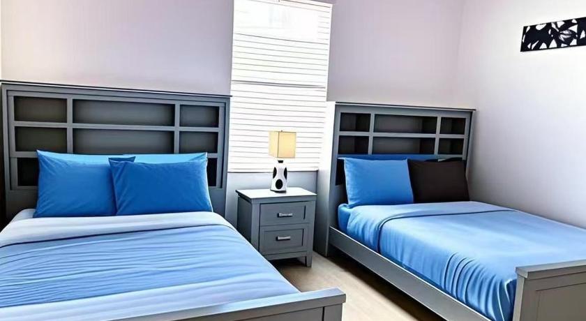 Family Retreat - Double Rooms shared bath-Luxury Club-Pool SPA-near Disney Parks with WiFi