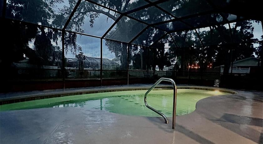 10 Min from Beach, Private Pool with Lanai Palm Coast Family Home