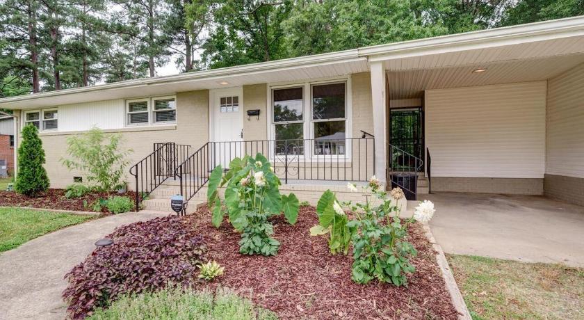 The Duke Retreat Close to Duke & Downtown Villa