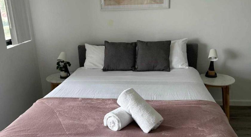 Ensuite Double Room - Central & Convenient Location in Guildford West