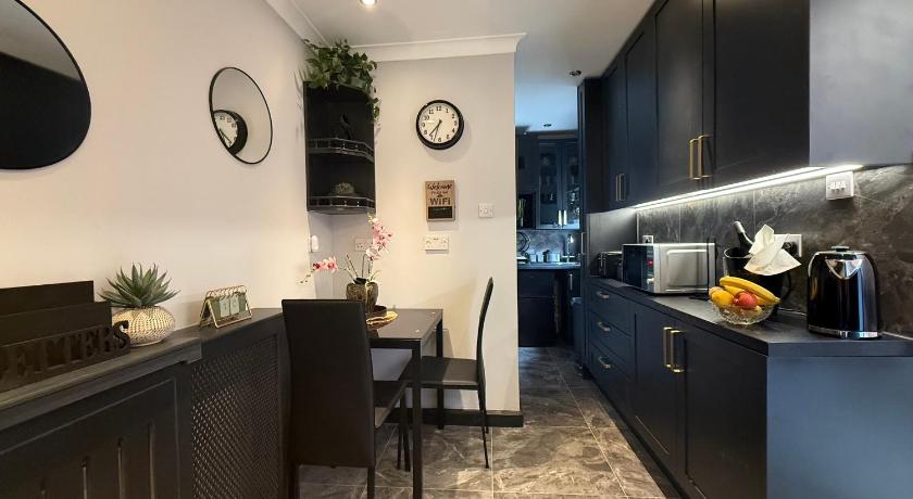 Studio C - Newly renovated private 1 bed studio near Trent Bridge Cricket Ground and National Water