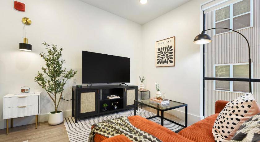 LUX Studio King Bed Gym Free Parking