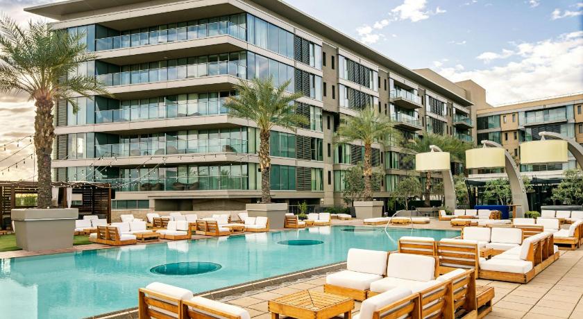 W Scottsdale