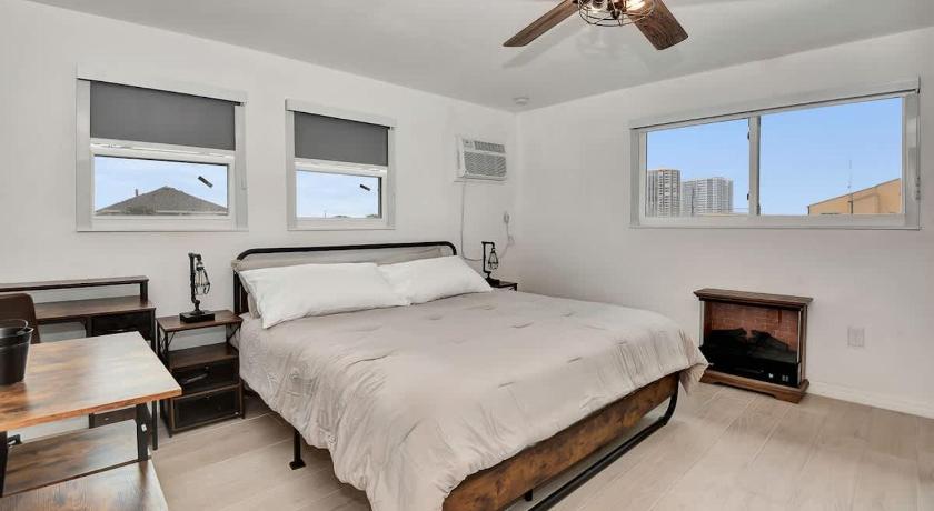 Modern King Suite #12 - Steps to Beach