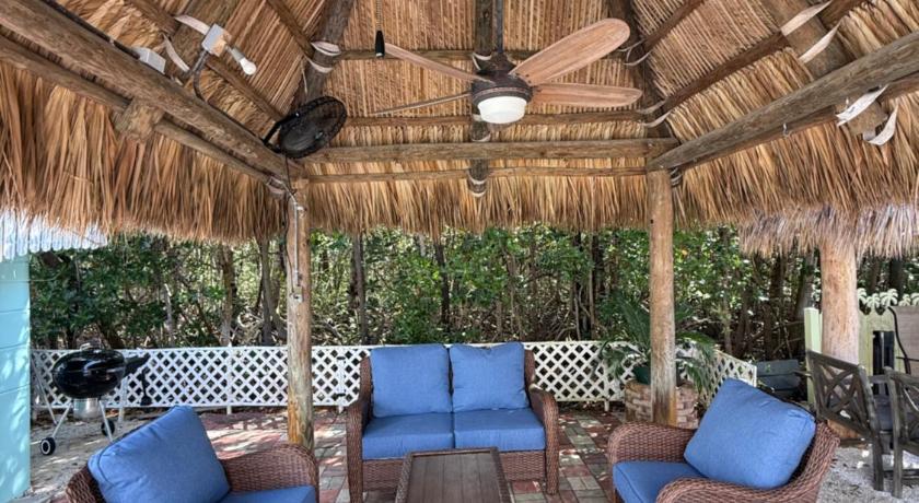 Stylish RV with 2 Bedrooms, 2 Lofts and 2 Bathrooms