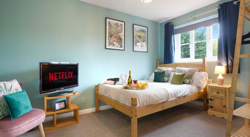 Room close to city