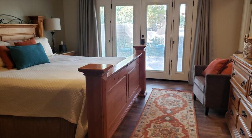 Robin's Red Rock Getaway Suite A