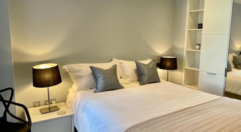 Luxury 1 bed flat with parking, Clapham Junction