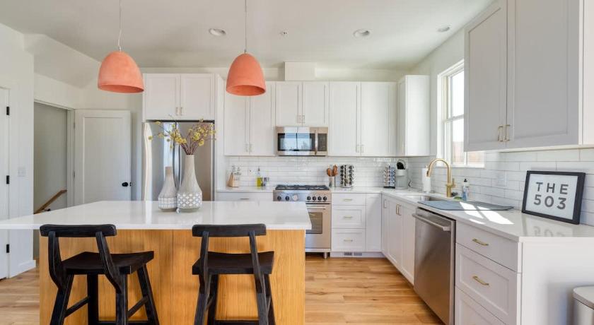 Stay Portland - The Raynes House- Explorers & Remote Workers