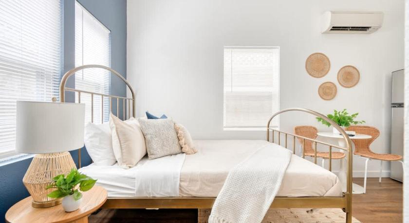Stay Portland - Beach Vibes Getaway near Burnside & Laurelhurst!