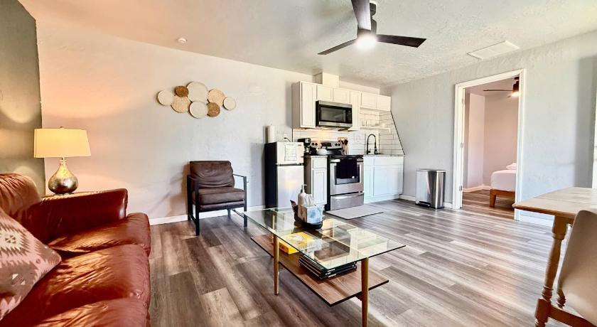 Plaza District Budget Studio Full Kitchen #20a