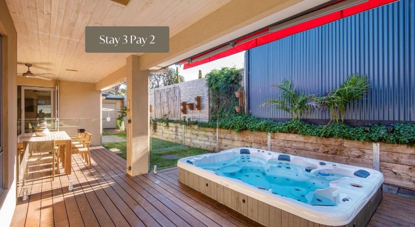 Luxury and Style on Pasadena with large spa