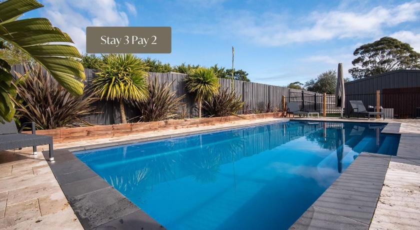 Waterfall Gully Retreat with Gas heated Pool