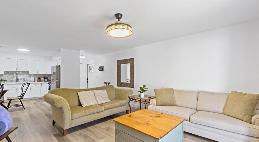 Near Ft Myers Beach Charming spacious 2BD