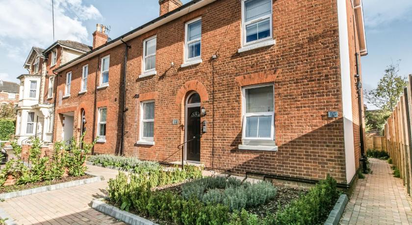 Flat 14 Helena House 1-Bed Sleeps 3 Parking