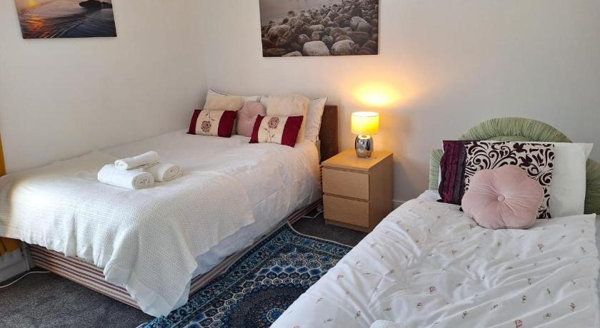 12 Cornwallis Lodge Family Room 1