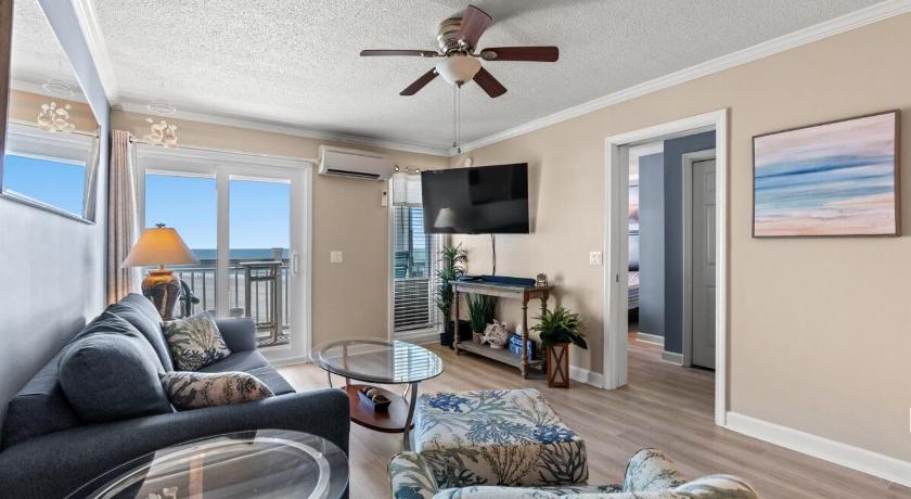 Stunning beach view, 2 king BRs, amazing pool