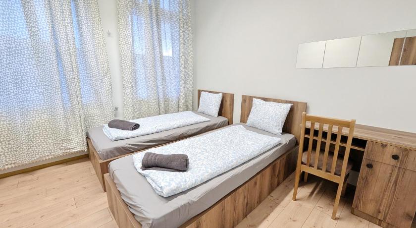 Spacious Rooms - 15 Min from Airport & City Center, 5 Min from Vienna Main-Bus Station EZ9