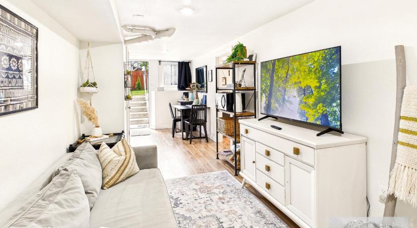 Downtown Albany Boho Inn