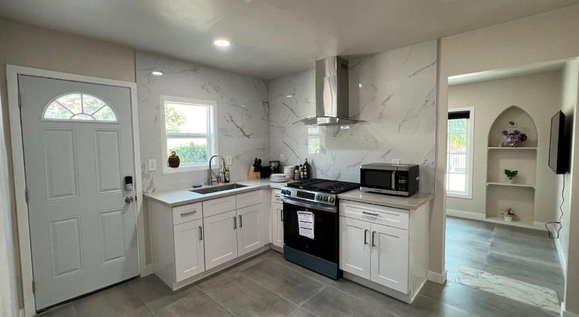 Fully remoded 1B1B Home in baldwin Park3369A