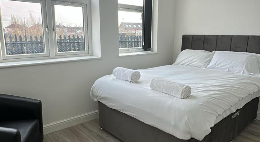Central 2 Bed Apartment - Free WiFi!