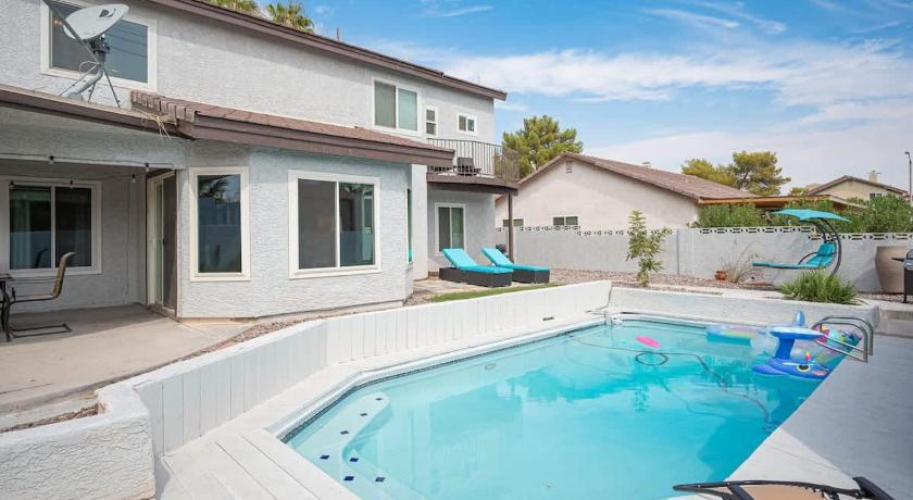 Poolside Paradise on the Strip