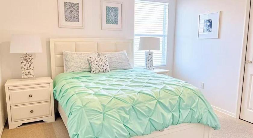Spacious King, Queen Rooms in Luxury Villa-Pool-SPA-Disney-WiFi-Smart TV