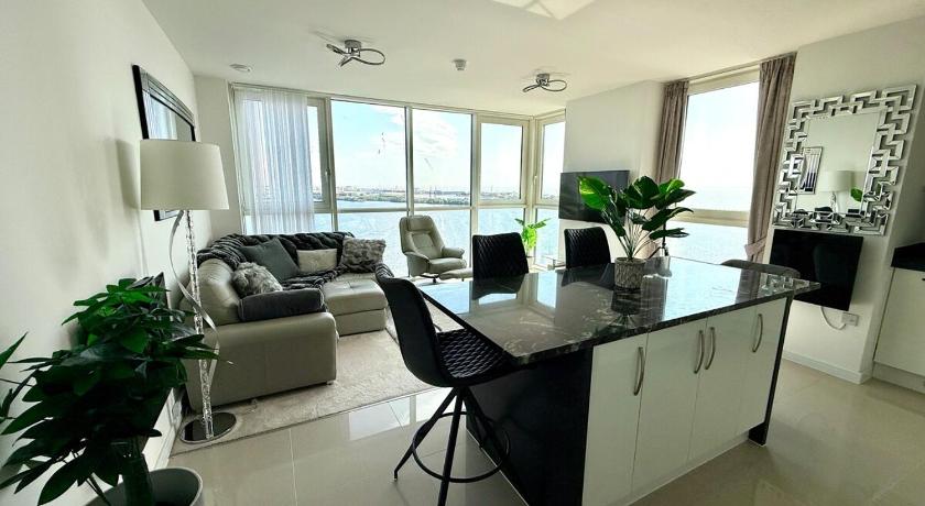 Luxury Waterfront Apartment With Panoramic View