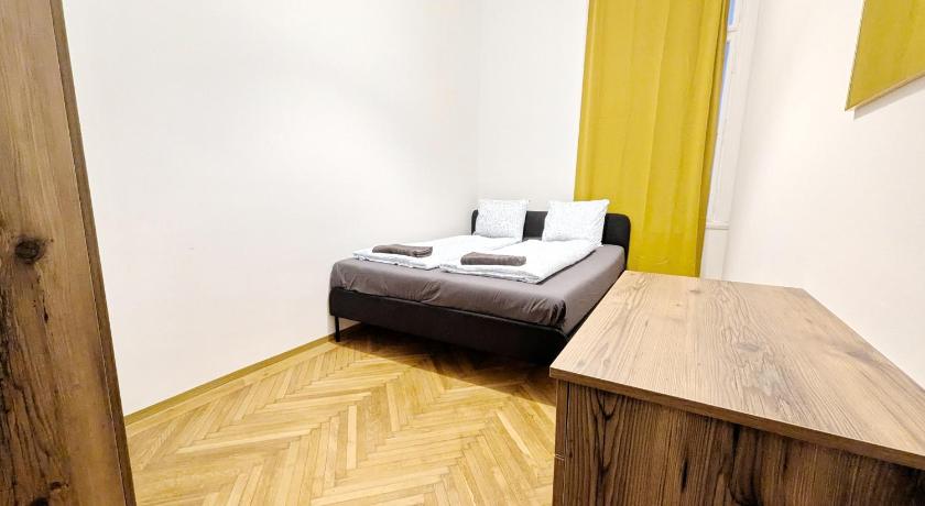 Spacious Rooms - 15 Min from Airport & City Center, 5 Min from Vienna Main-Bus Station EZ7