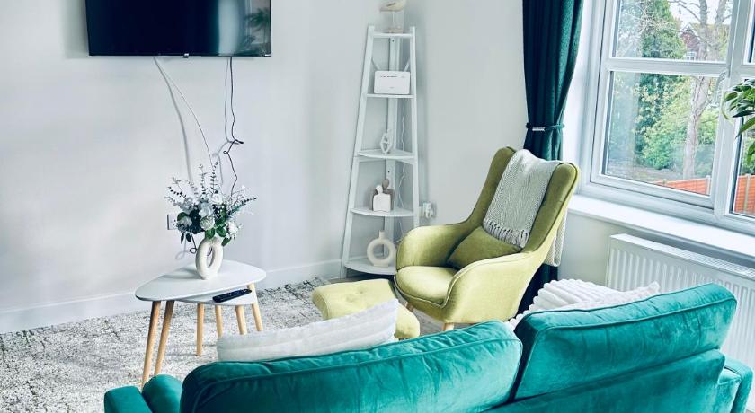 Dover Ferry Apartments x 2, private terrace and castle views