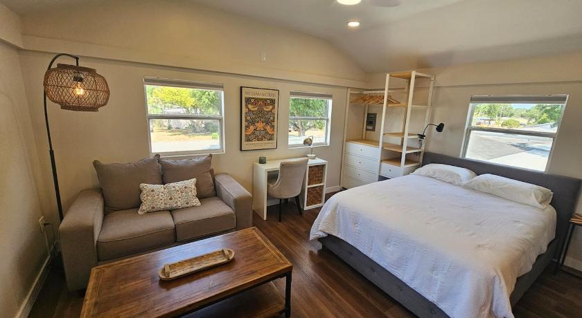 Villa del Sol St Pete The Loft