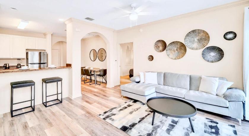 Condo with Pet-Friendly- Hot Tub Sauna & Pool