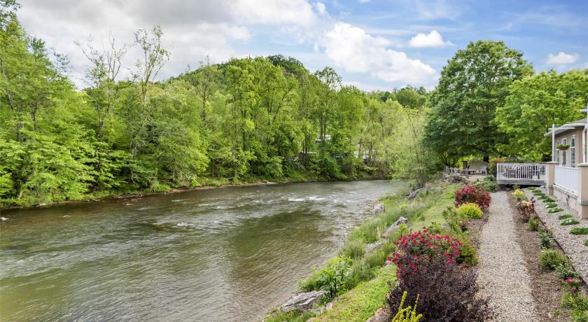 Best Western Plus River Escape Inn & Suites