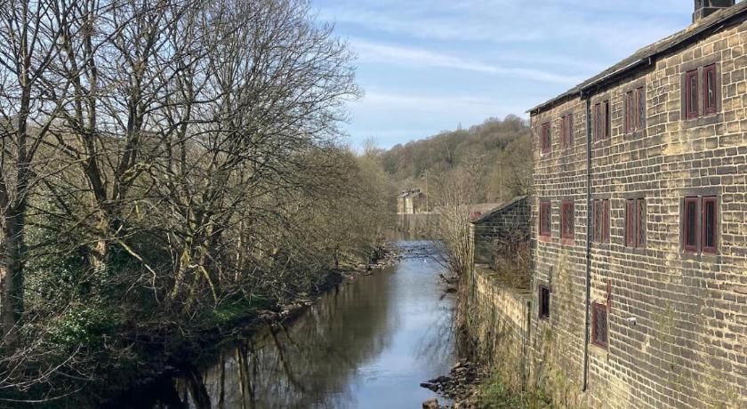 Hebden Bridge Riverside Cottage
