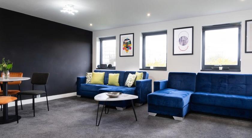 Superior 1-Bed Apartment with 2 Sofa Beds Sleeps 6