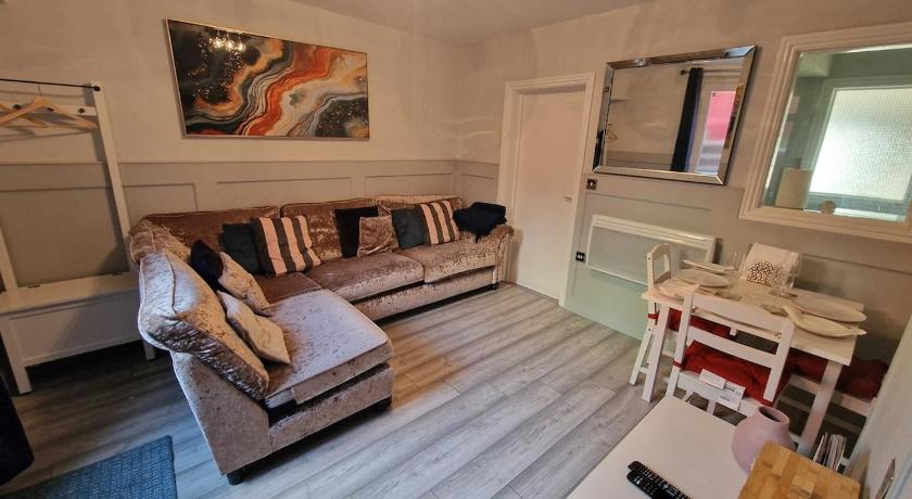 The Red House, 2 Bed Flat in Bristol