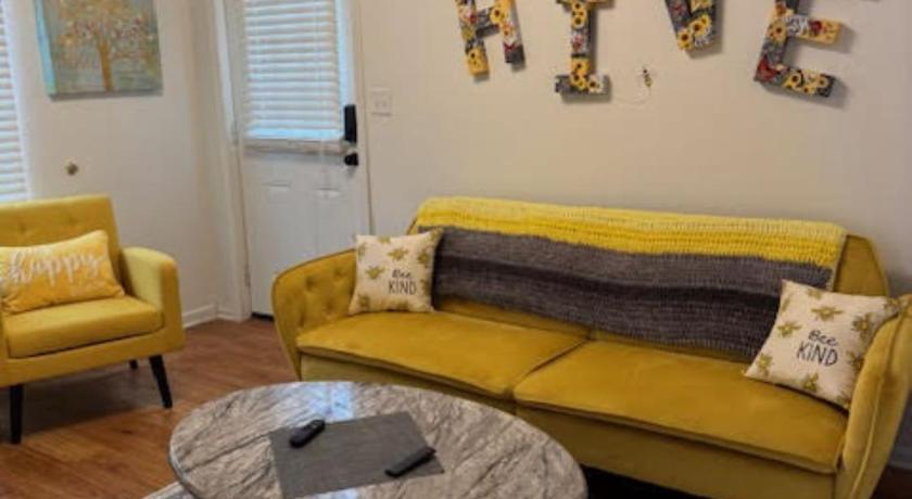 Cozy Apt- Centrally located