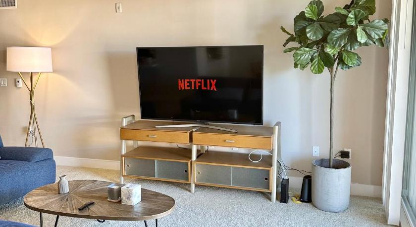 Cozy Oceanfront Peaceful Condo in Marina Del Rey