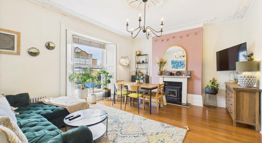 Beautiful Georgian Apartment | Near Falmouth Town Centre | Walk to Shops, Pubs & Restaurants