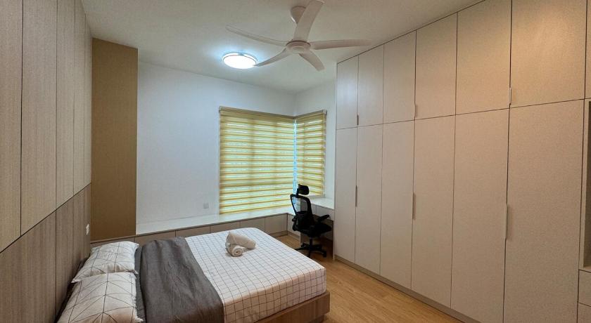 Mont kiara warmly 6 pax stay