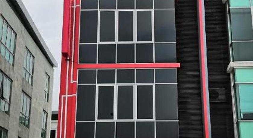 Hotel The Red
