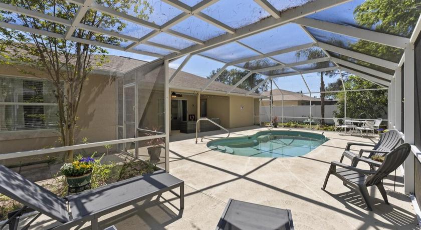 Coastal Pool Oasis 4 Bed Dog Friendly by the Beach