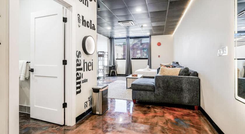 New Loft 3 min to Childrens Hospital Sleeps 4