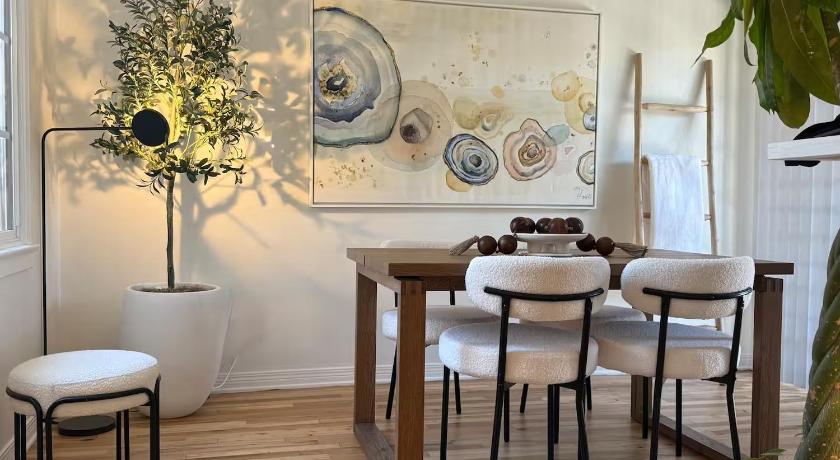 Stylish and Cozy 2BR 1BA Getaway Near LAX - LMU - SoFi - Beaches