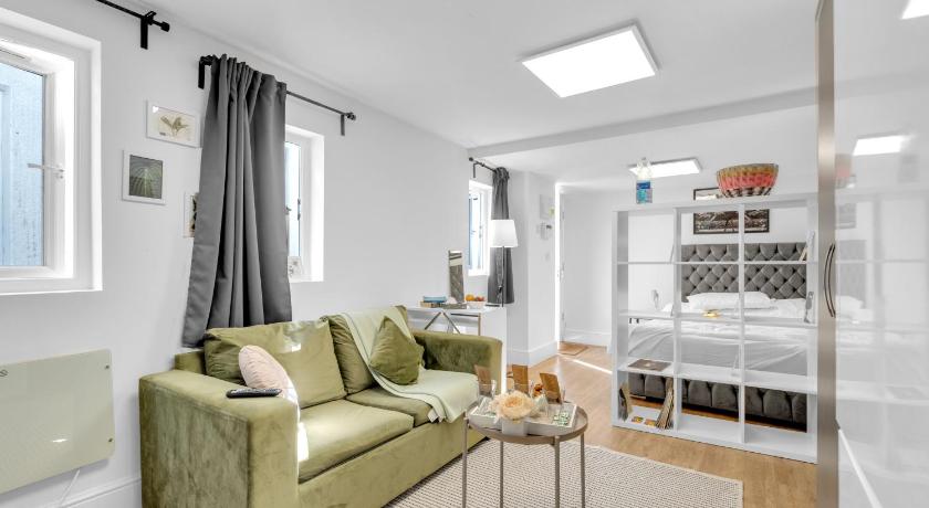 Hendon Studio Bungalow - Easy Bus to Wembley Stadium, Parking