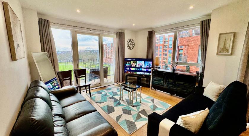 Gorgeous 2 Bedrooms 2 Bathroom, Balcony, Parking